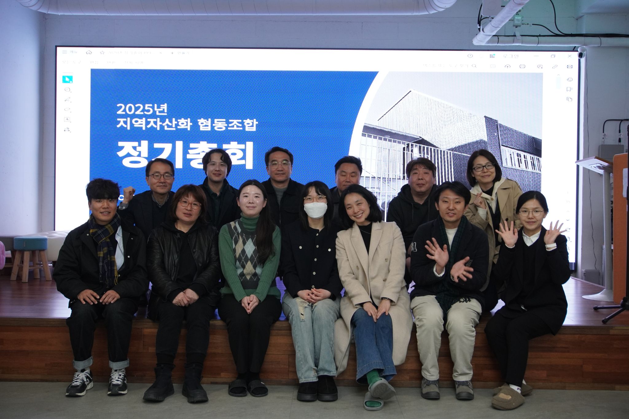 2025 정기총회 단체사진.jpg