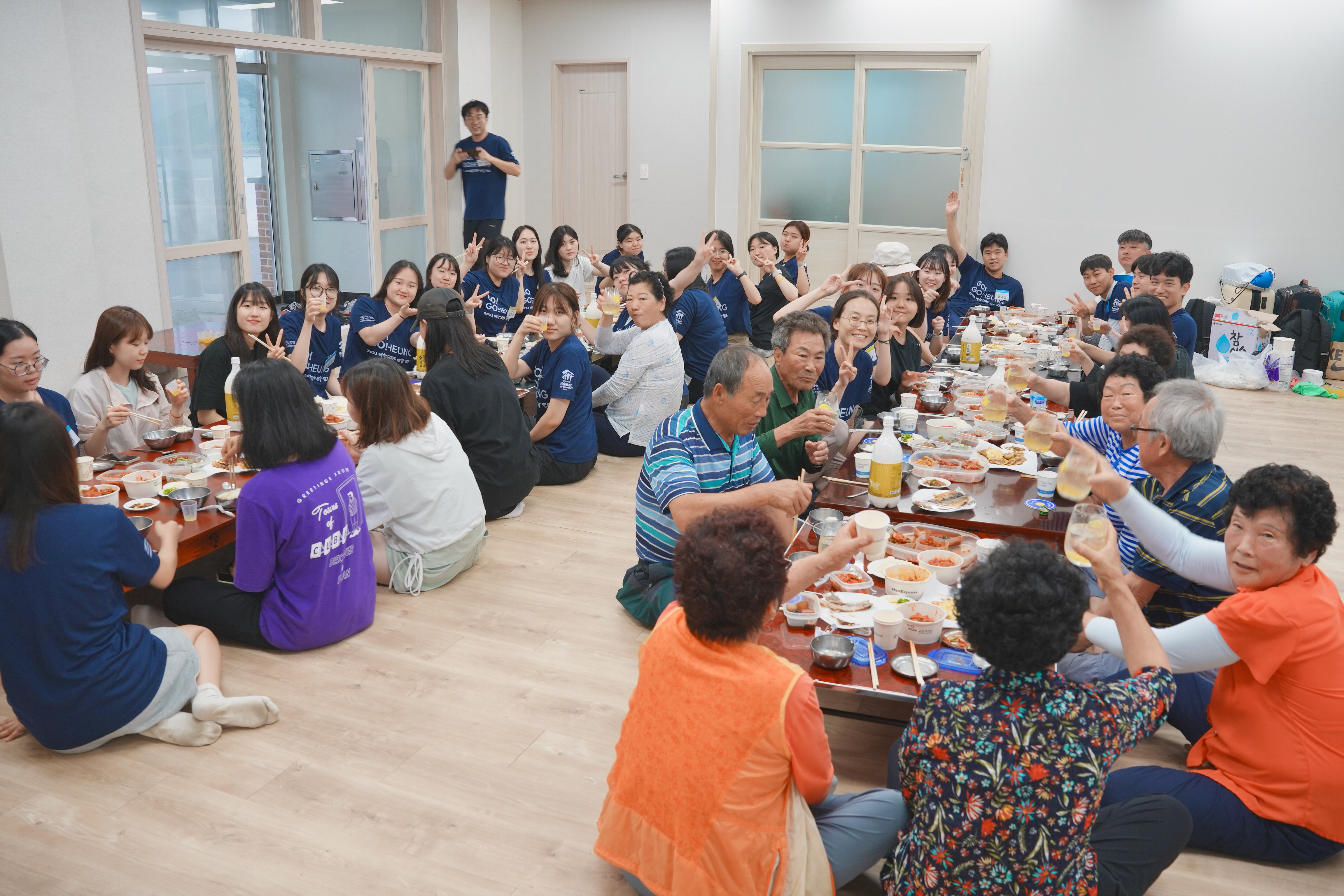 청년-주민_교류만찬장면.jpeg